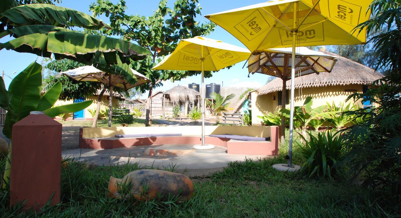 Pariango Beach Motel Tofo Exterior photo