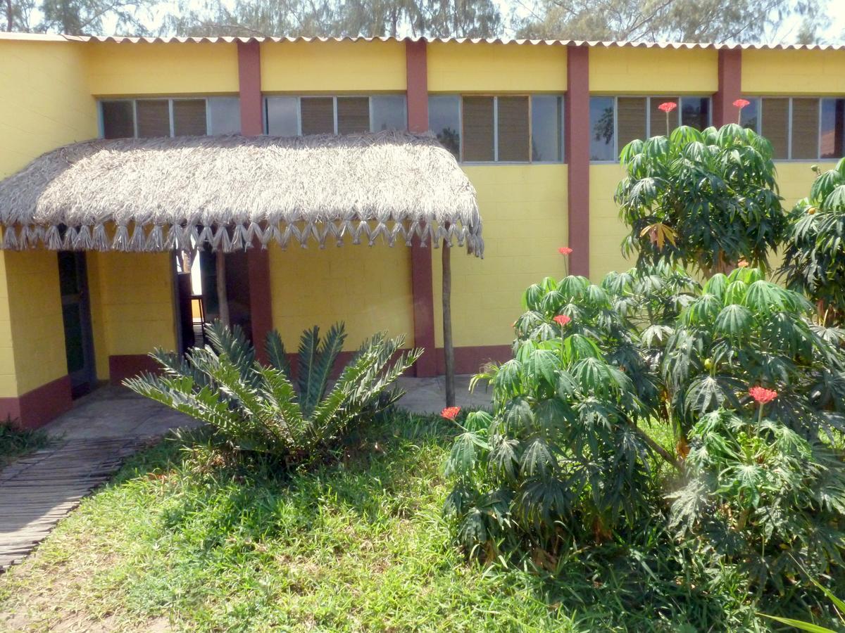 Pariango Beach Motel Tofo Exterior photo